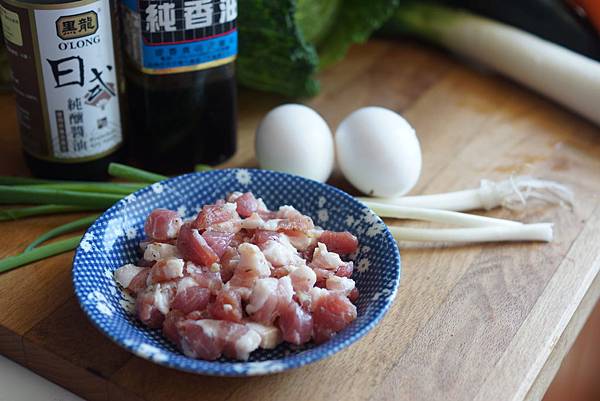 鹹豬肉蔥花生蛋黃蓋飯