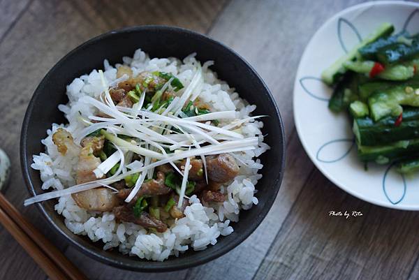 鹹豬肉蔥花生蛋黃蓋飯