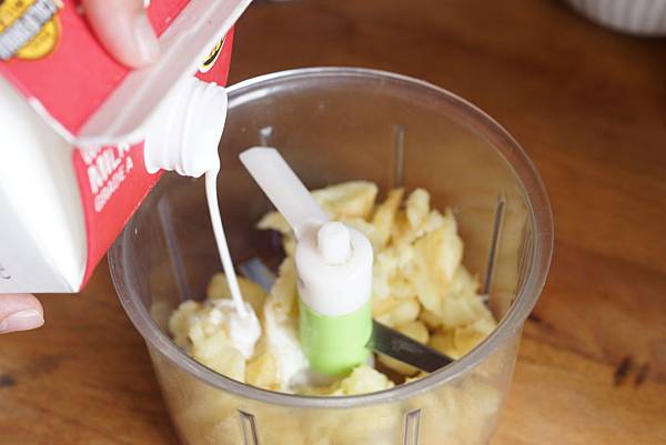 煎牛排佐防風草泥