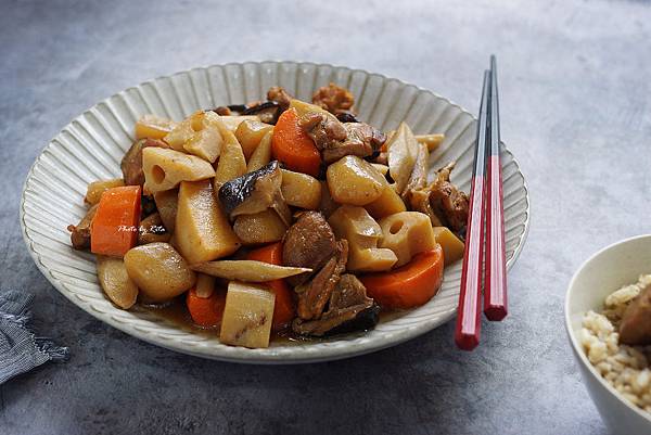 根菜滷雞肉 根菜滷雞肉