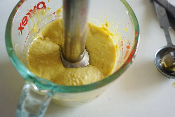 嫩煎雞胸肉佐檸檬醬