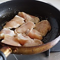 嫩煎雞胸肉佐檸檬醬
