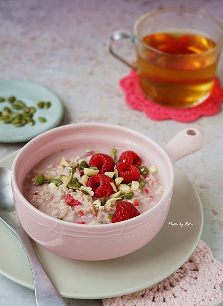 蜜煮覆盆子隔夜粥