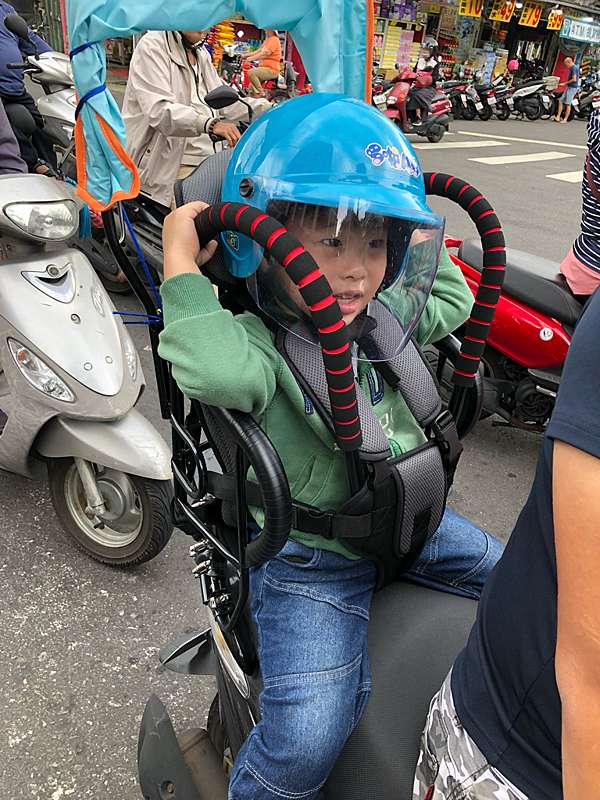 大推兒童機車安全座椅 Rita 媽咪育兒點滴 痞客邦