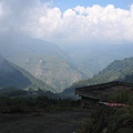 遮蔽高山的雲