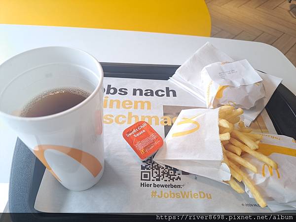 [食記] 盧森堡 麥當勞 漢堡、薯條沾甜辣醬、聖代