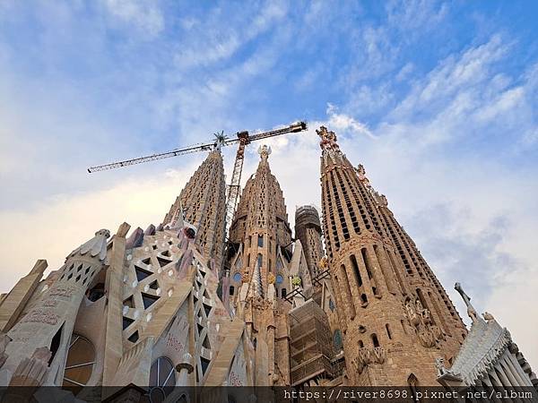 ESP_西班牙巴塞隆納〝高第建築｜聖家堂、米拉之家、巴特略之