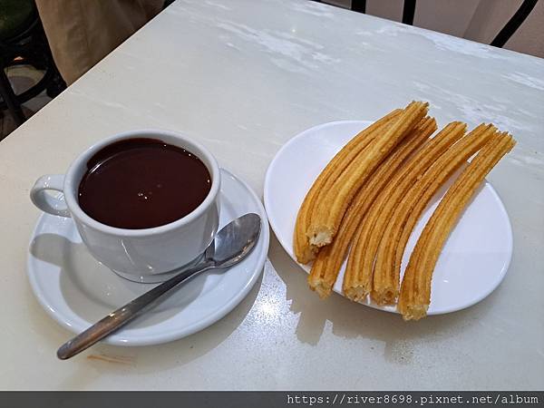 [食記] 西班牙馬德里Chocolateria San Gines吉拿