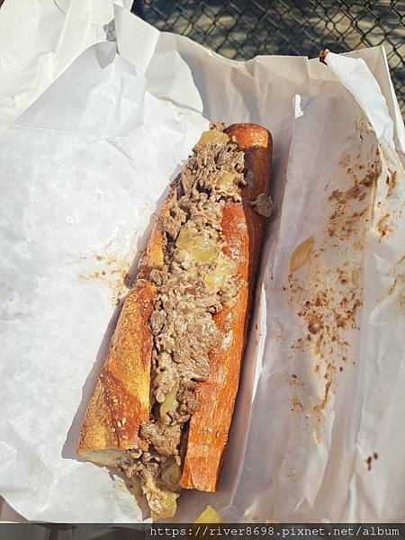 [食記] 美國費城 Angelo's Pizzeria 起司牛肉 堡