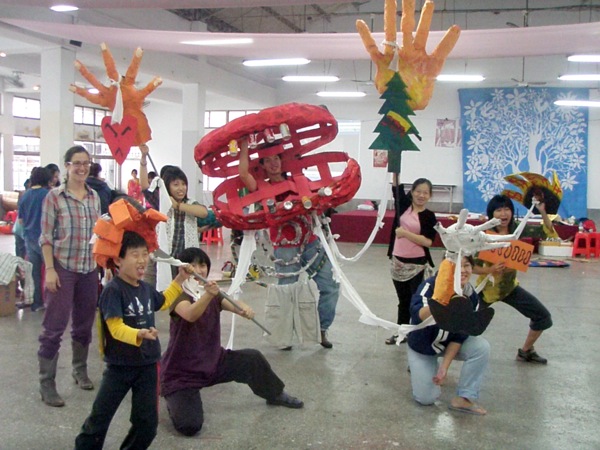美國麵包傀儡-工作照-4(本照片由大開劇團提供).jpg 麵包傀儡,偶戲,免費藝文活動.jpg