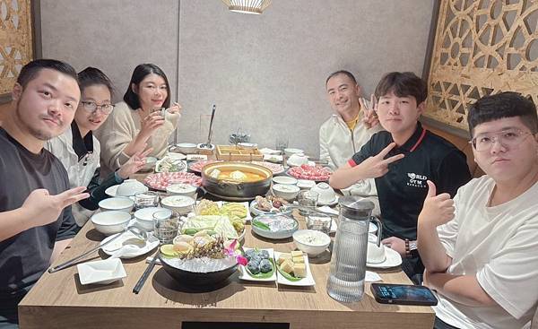 走出陰影,走向光明:光行俠 的健身心靈之旅 走出陰影,走向光明:光行俠 的健身心靈之旅