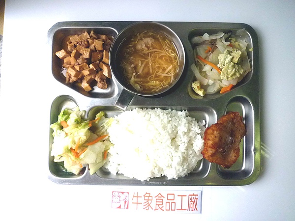 牛象-6.10營養午餐照片.JPG