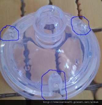 Nuby寬口防脹氣矽膠奶瓶-防脹氣孔.jpg