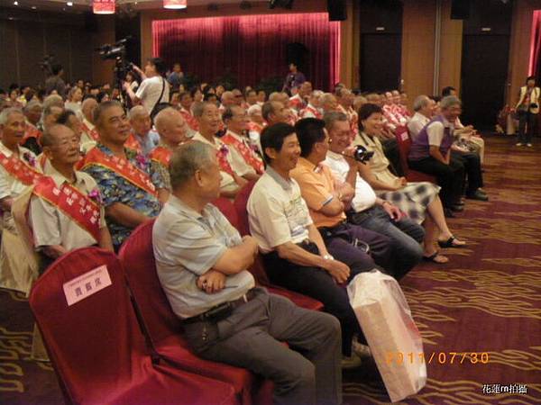 花蓮市100年「慶祝父親節模範父親表揚大會暨感恩活動」75.JPG