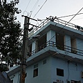 031 Bye 了, Hill-view guest house, 告別了熱情的這個家族, 前往下一個城市Udaipur.JPG