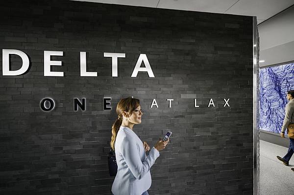 Delta                 Delta ONE at LAX  