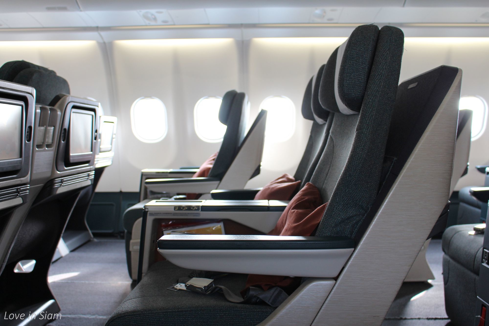 2016.05.27 國泰航空 CX407 台北-香港 商務艙飛行記錄-A330新地區性商務艙、完整服務、餐點介紹 - 第10張圖 2016.05.27 國泰航空 CX407 台北-香港 商務艙飛行記錄-A330新地區性商務艙、完整服務、餐點介紹