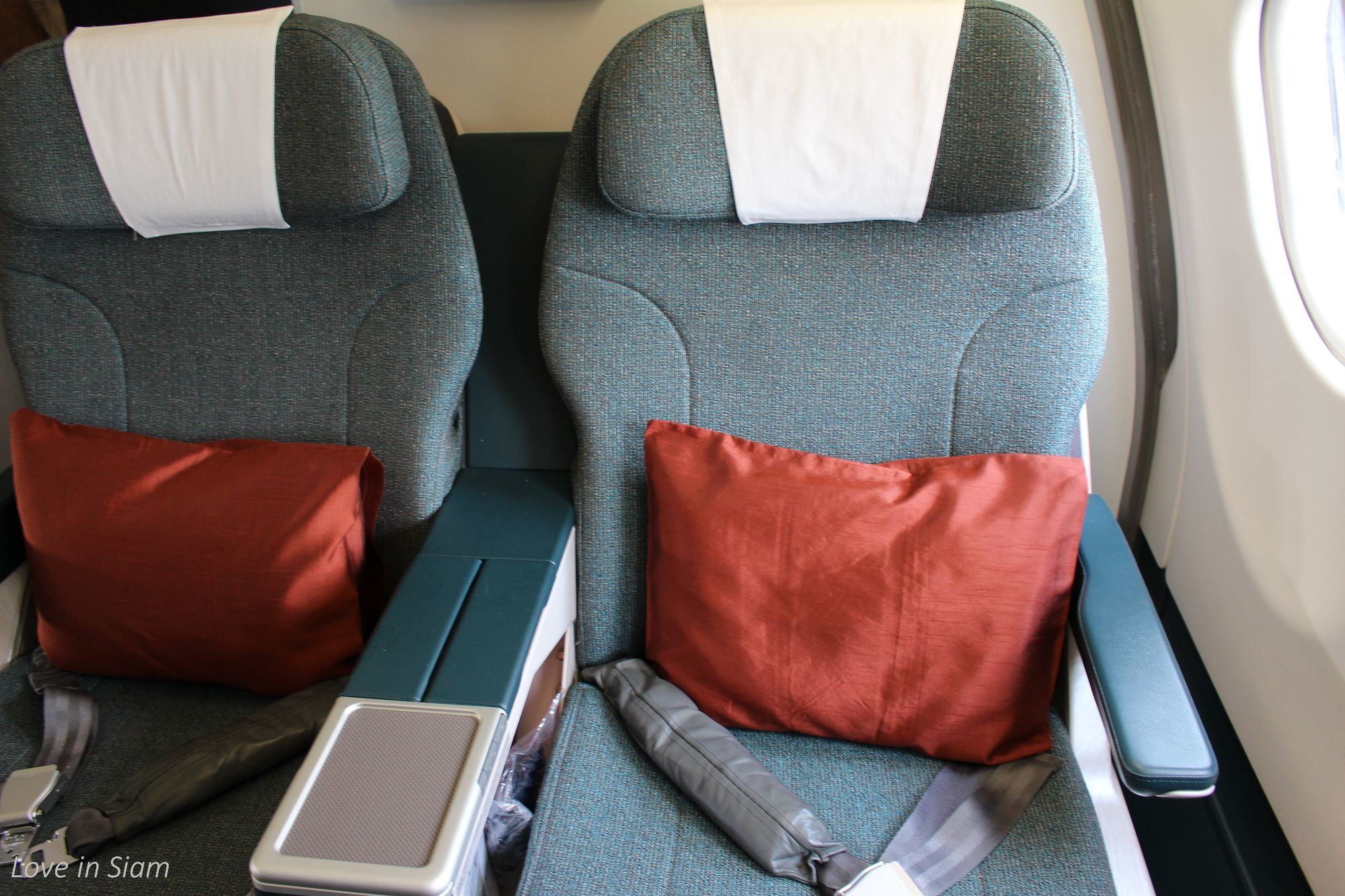 2016.05.27 國泰航空 CX407 台北-香港 商務艙飛行記錄-A330新地區性商務艙、完整服務、餐點介紹 - 第12張圖 2016.05.27 國泰航空 CX407 台北-香港 商務艙飛行記錄-A330新地區性商務艙、完整服務、餐點介紹