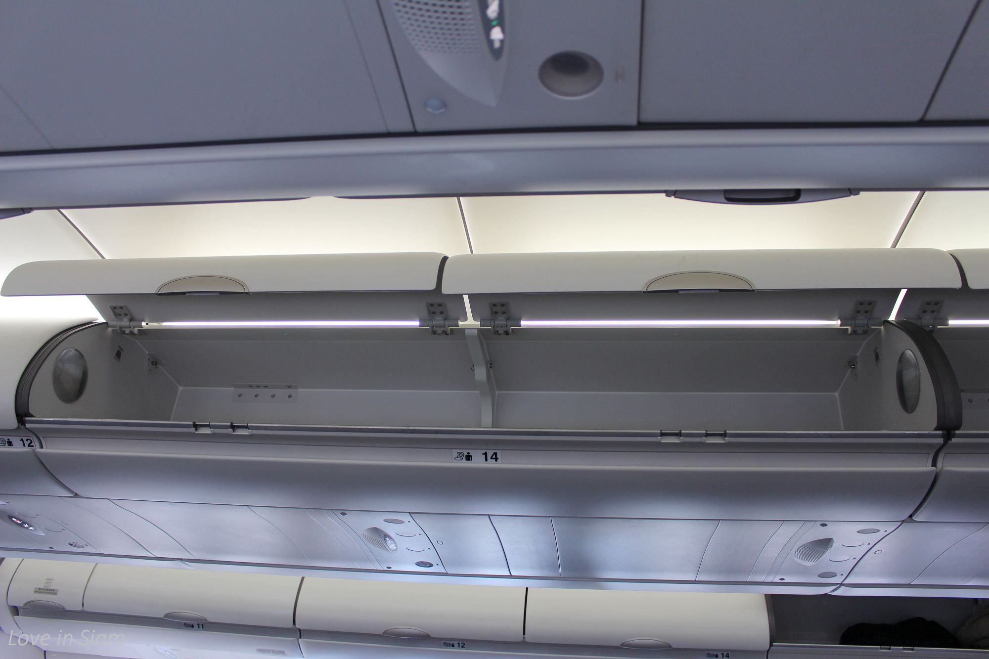 2016.05.27 國泰航空 CX407 台北-香港 商務艙飛行記錄-A330新地區性商務艙、完整服務、餐點介紹 - 第11張圖 2016.05.27 國泰航空 CX407 台北-香港 商務艙飛行記錄-A330新地區性商務艙、完整服務、餐點介紹