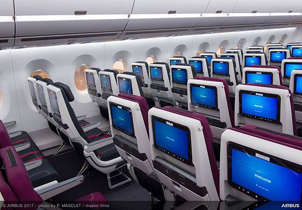 A350-1000-Qatar-Airways-MSN088-interior-cabin-screens