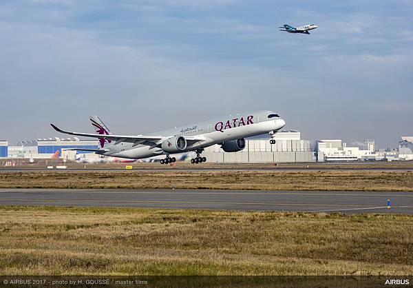 A350-1000-Qatar-First-Flight-takeOff