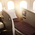 boeing_7879_business_premier_lie_flat_bed-0156530_1