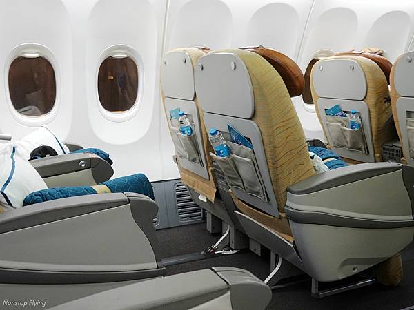 [分享] 阿曼航空WY406 CAI-MCT 737-900ER商務艙