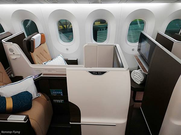[分享] 阿曼航空 WY849 MCT-CGK 787-9商務艙