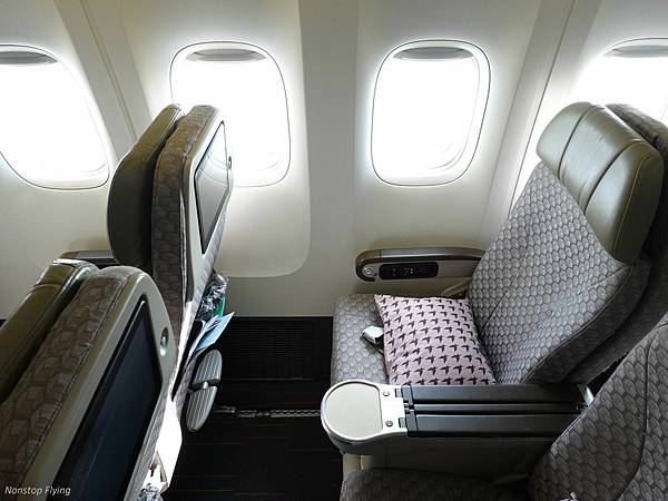 [分享] 長榮航空 BR75 TPE-BKK 777-300ER 豪經艙