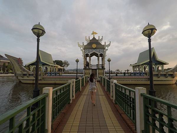 Omar Ali Saifuddien Mosque