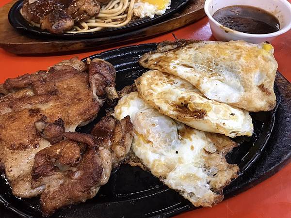 [食記] 高雄牛小弟牛排(總店)｜夜市牛排都市傳說