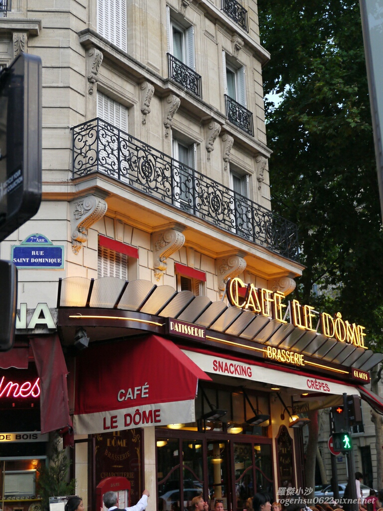 cafeledome11R.jpg