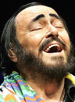 pavarotti_singing_eyes_closed_colourful_robe