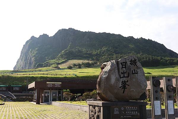 LINE_ALBUM_Day2-濟州露營車早餐、城山日出峰_230629_132.jpg