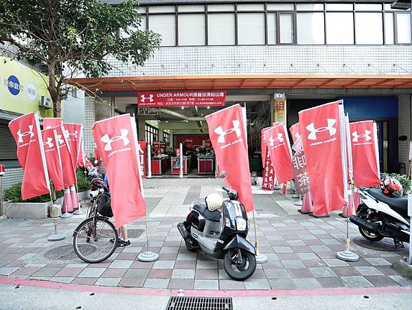 P1020014.JPG UNDER ARMOUR 年終 特賣會 運動用品 運動鞋 健身