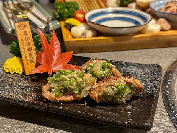 東區燒肉餐廳推薦｜豆町村燒肉｜浮誇系牛小排疊疊樂、超厚切牛舌