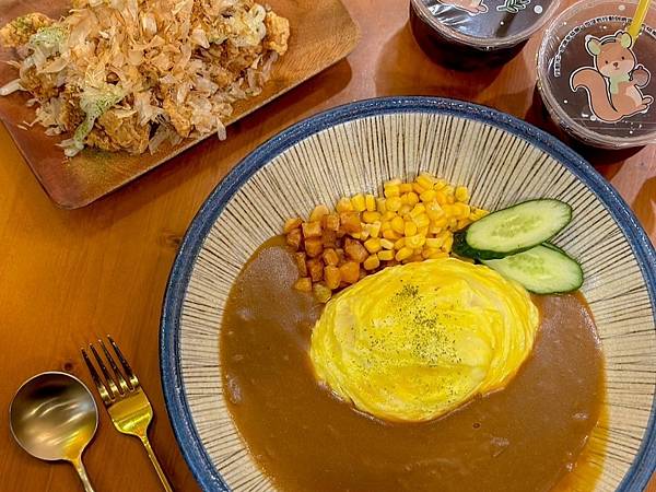 基隆隐藏美食推荐｜一燔欧姆蛋咖喱、炸鸡｜超平价大份量！独家水
