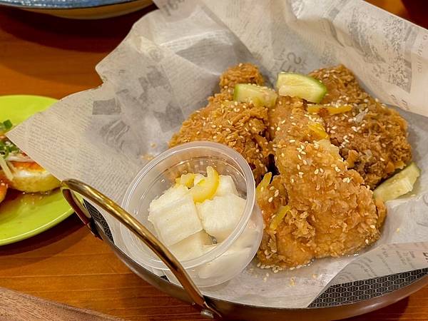 基隆隐藏美食推荐｜一燔欧姆蛋咖喱、炸鸡｜超平价大份量！独家水