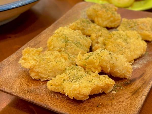 基隆隐藏美食推荐｜一燔欧姆蛋咖喱、炸鸡｜超平价大份量！独家水