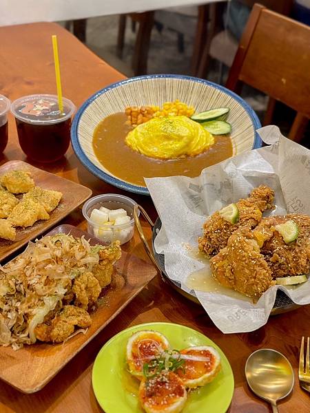 基隆隐藏美食推荐｜一燔欧姆蛋咖喱、炸鸡｜超平价大份量！独家水