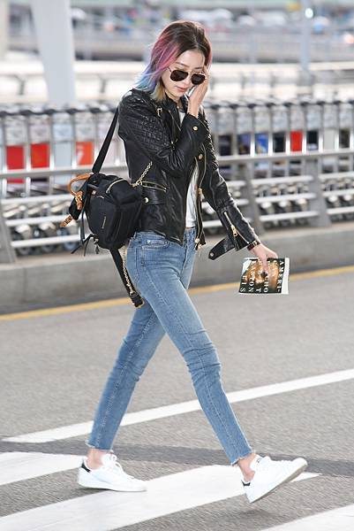 Model-Irene-Kim-wearing-a-Burberry-leather-jacket-while-carrying-The-Rucksack-at-Incheon-International-Airport-4-April-2016