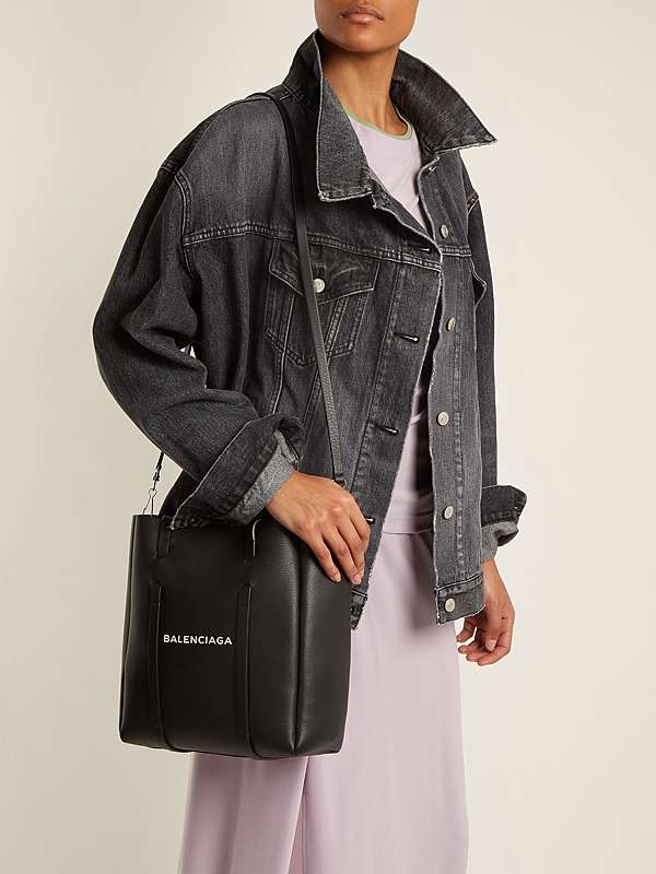 balenciaga everyday tote xs