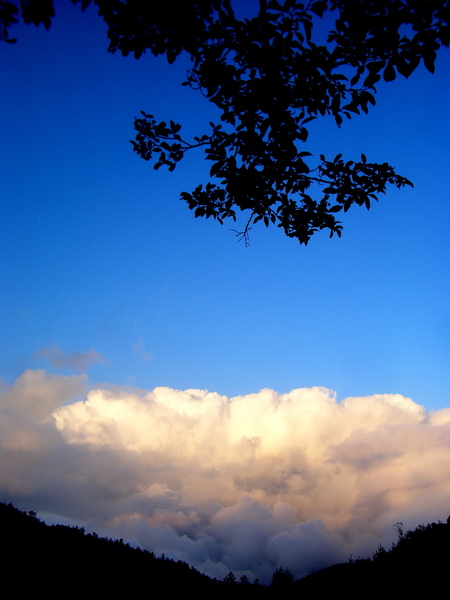 天池旁的雲層