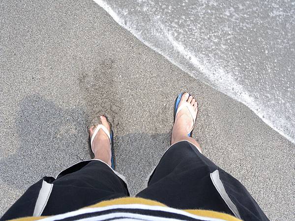 站的不夠遠，差一點被海水打到