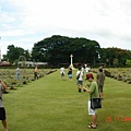 這裡是第二次世界大戰盟軍紀念公園，也就是墓園