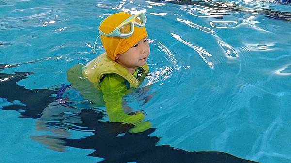 2025. 11. 30--9 游泳.jpg