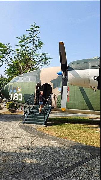 在八卦山里面的2台空中車廂式運輸機C119軍機特色公園