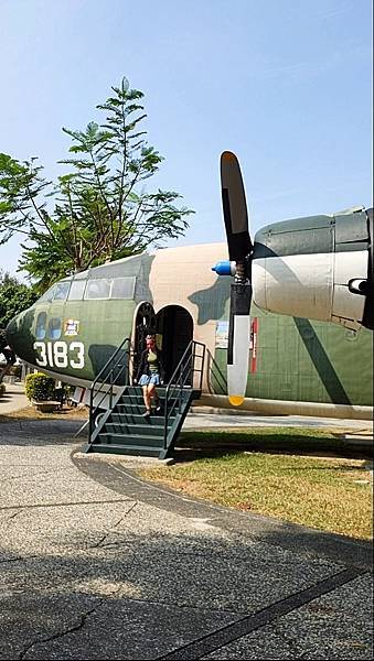 在八卦山里面的2台空中車廂式運輸機C119軍機特色公園