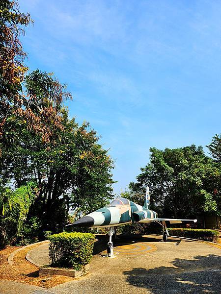 在八卦山里面的2台空中車廂式運輸機C119軍機特色公園