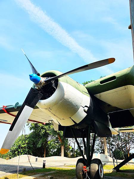 在八卦山里面的2台空中車廂式運輸機C119軍機特色公園